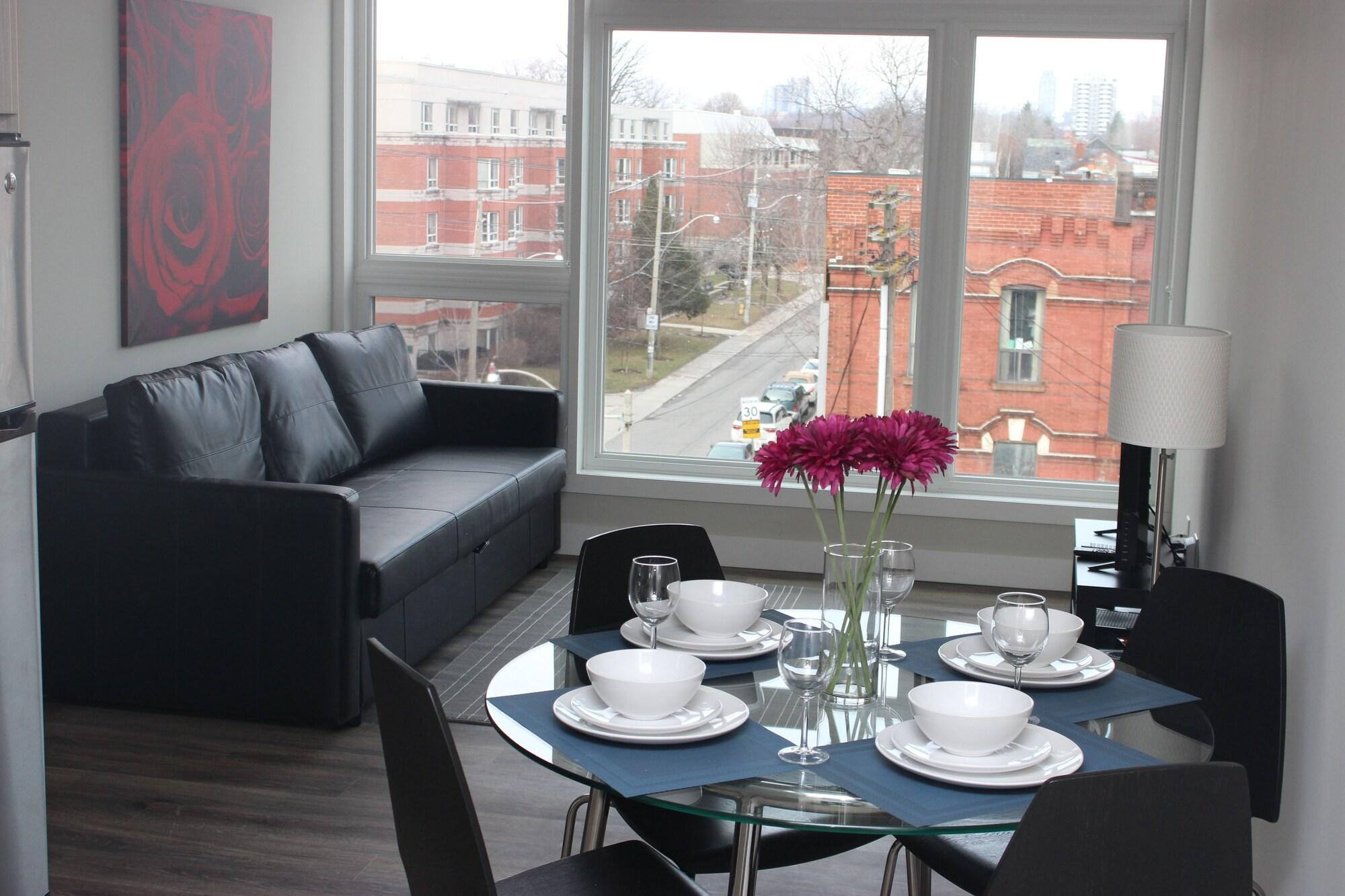 Atlas Suites- Furnished Apartments-College Street, トロント エクステリア 写真
