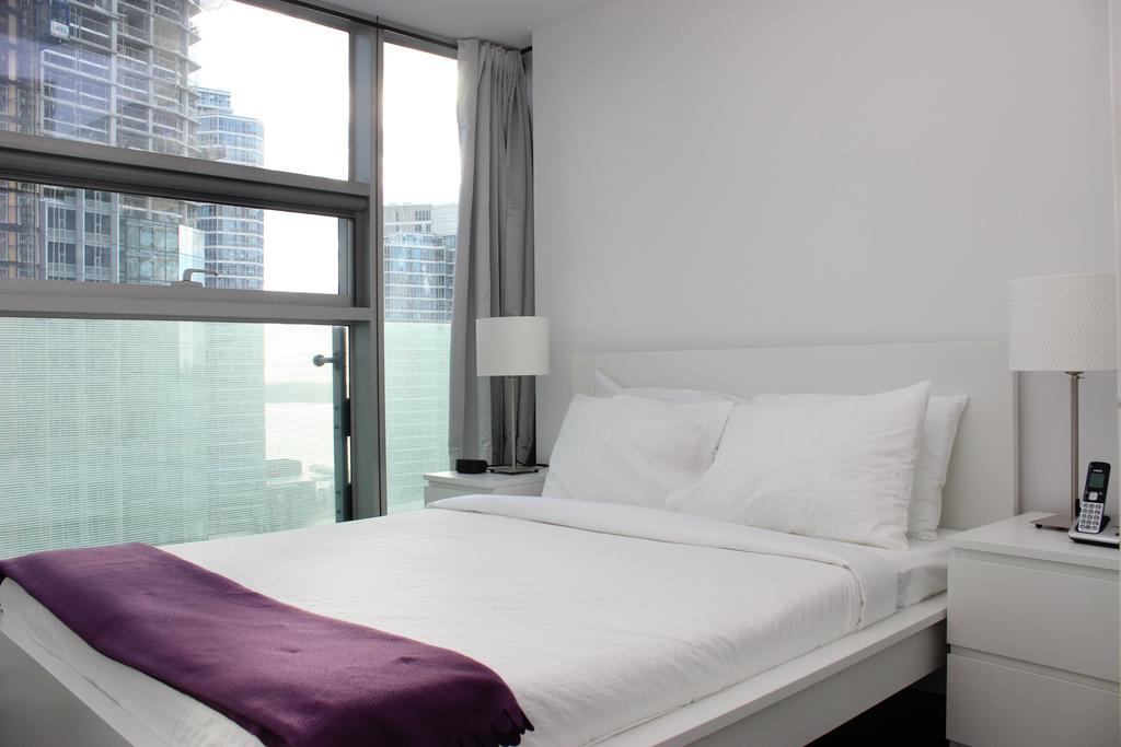Atlas Suites- Furnished Apartments-College Street, トロント エクステリア 写真