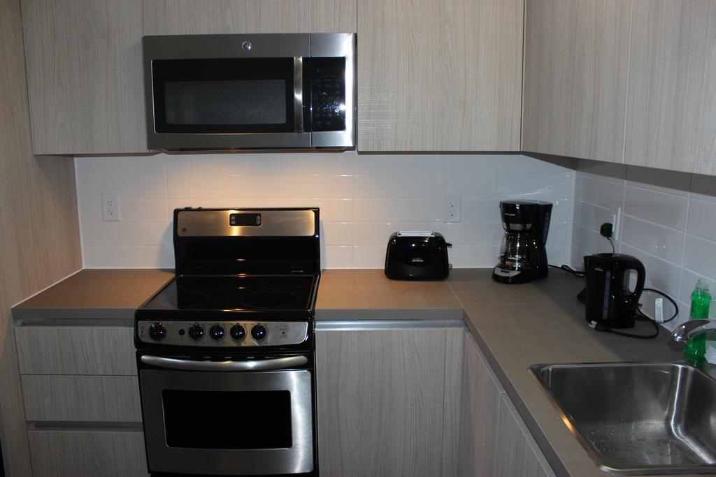 Atlas Suites- Furnished Apartments-College Street, トロント エクステリア 写真