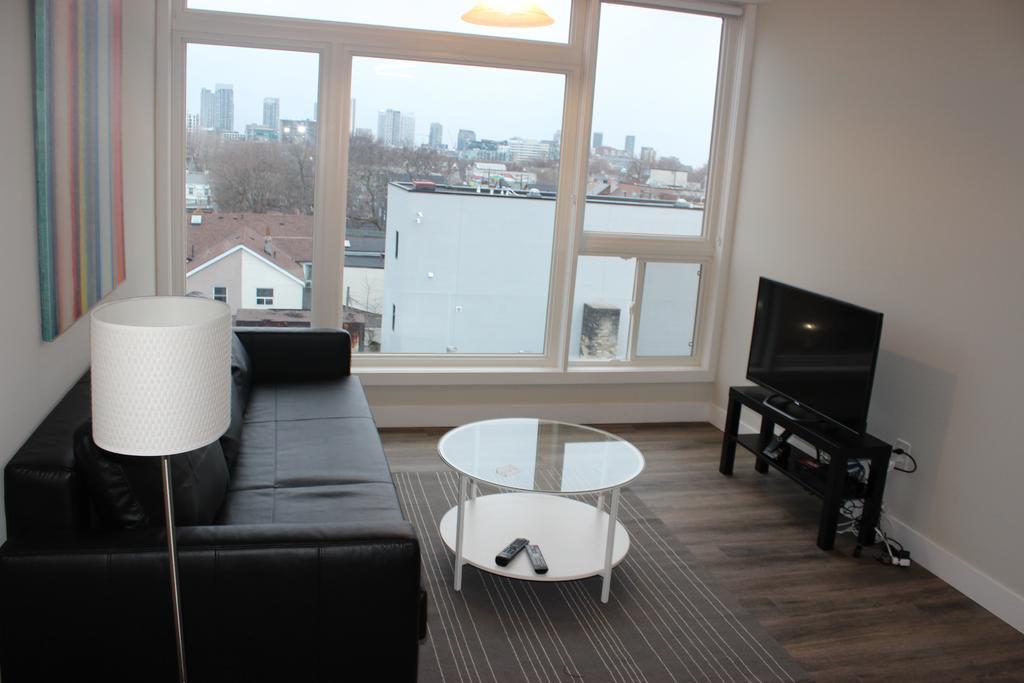 Atlas Suites- Furnished Apartments-College Street, トロント エクステリア 写真