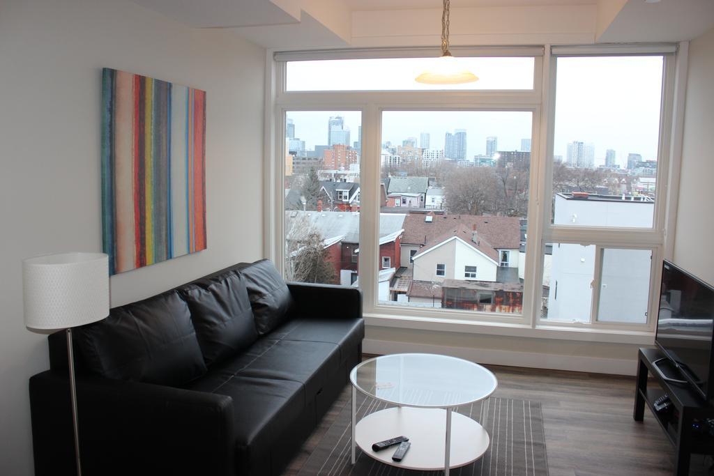Atlas Suites- Furnished Apartments-College Street, トロント エクステリア 写真