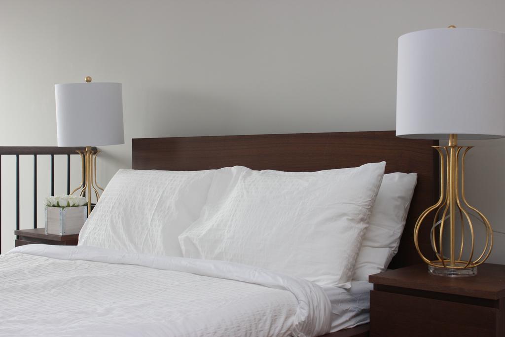Atlas Suites- Furnished Apartments-College Street, トロント エクステリア 写真