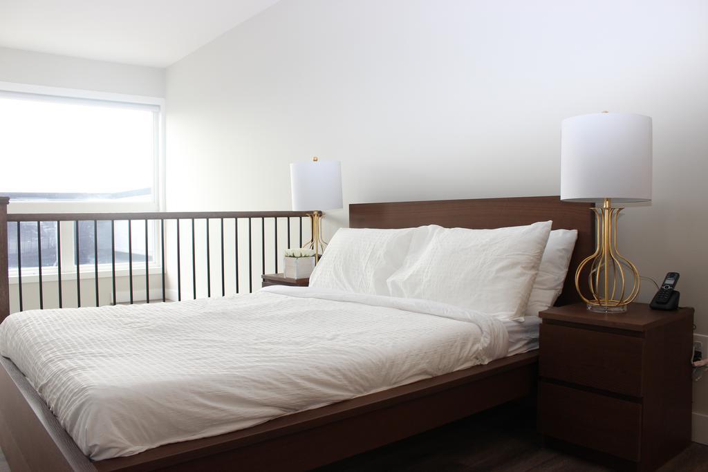 Atlas Suites- Furnished Apartments-College Street, トロント エクステリア 写真