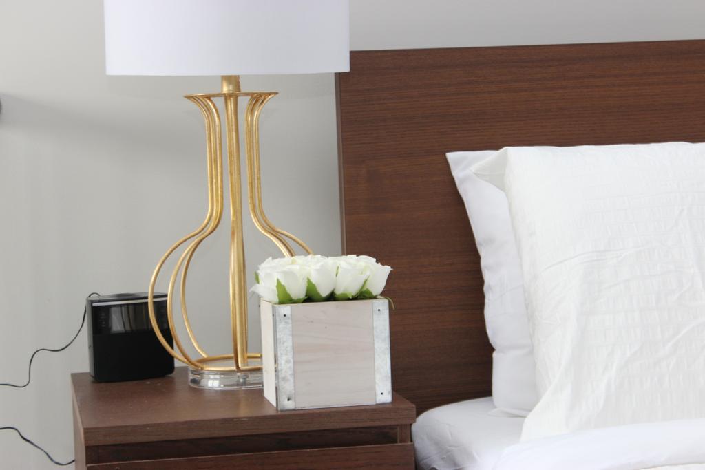 Atlas Suites- Furnished Apartments-College Street, トロント エクステリア 写真