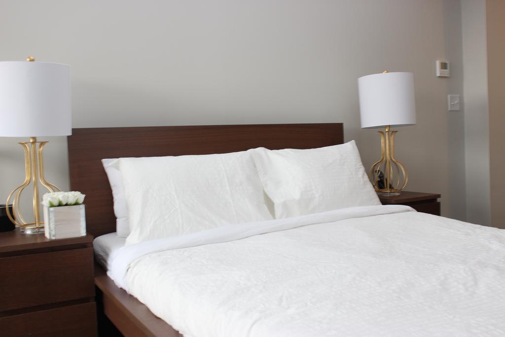 Atlas Suites- Furnished Apartments-College Street, トロント エクステリア 写真