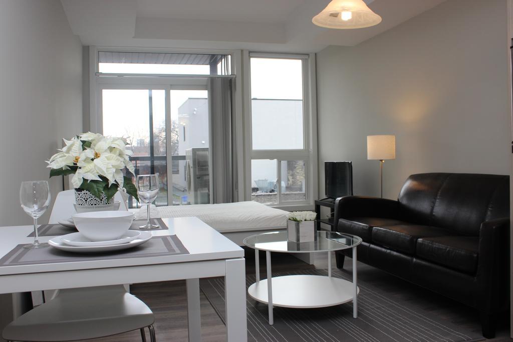 Atlas Suites- Furnished Apartments-College Street, トロント エクステリア 写真