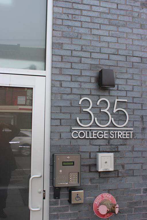 Atlas Suites- Furnished Apartments-College Street, トロント エクステリア 写真