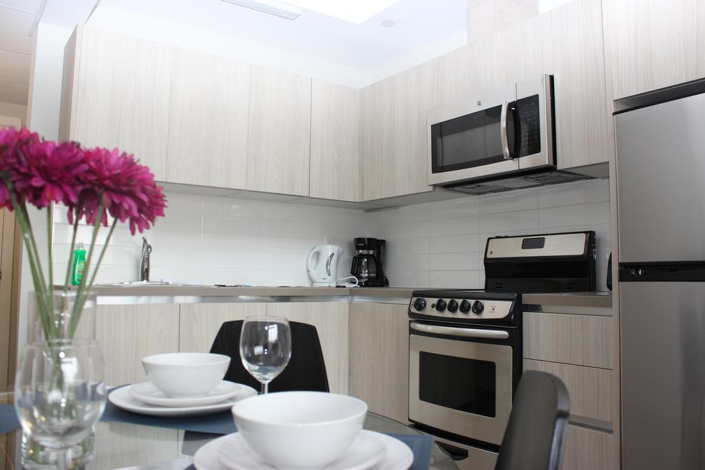 Atlas Suites- Furnished Apartments-College Street, トロント エクステリア 写真