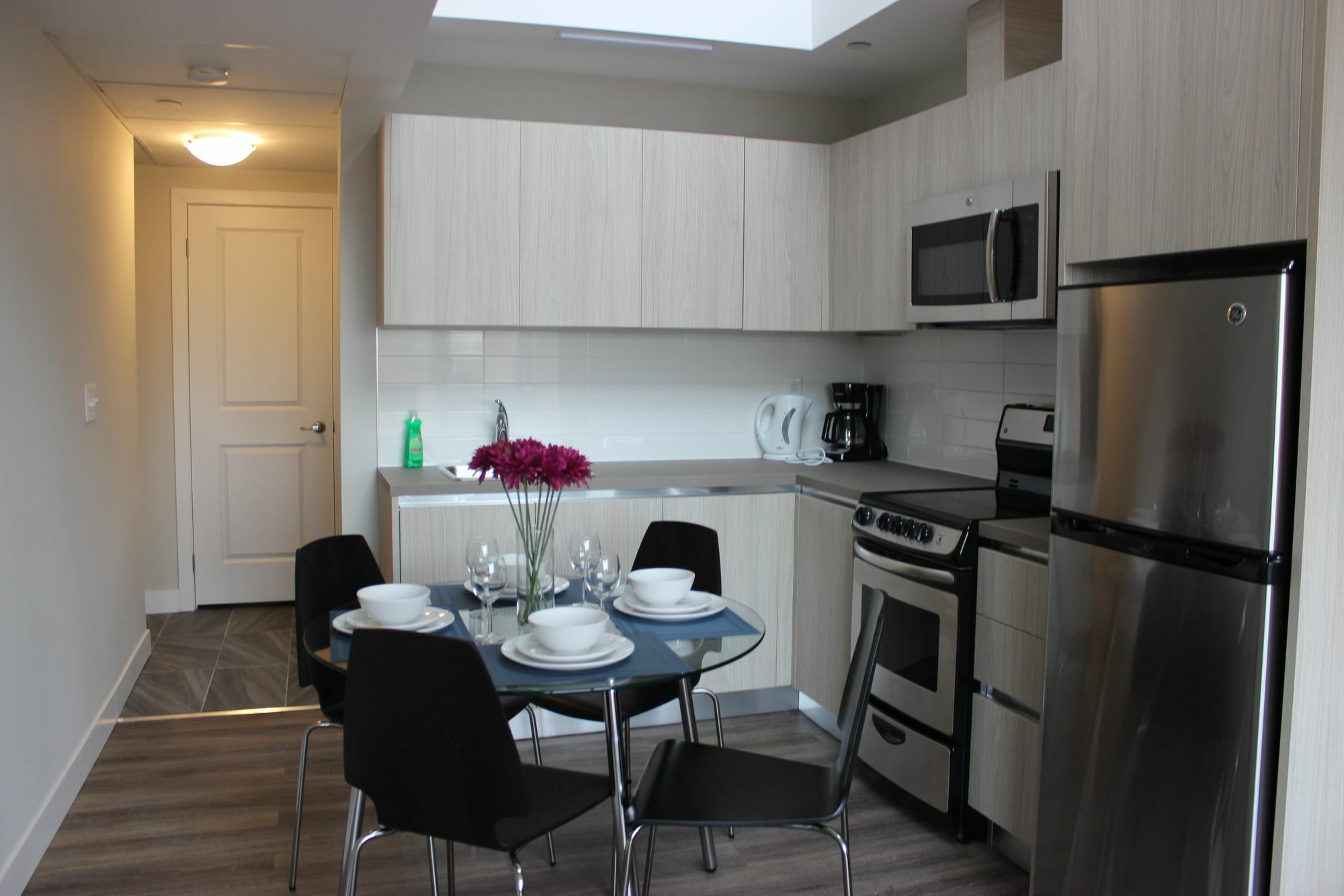 Atlas Suites- Furnished Apartments-College Street, トロント エクステリア 写真